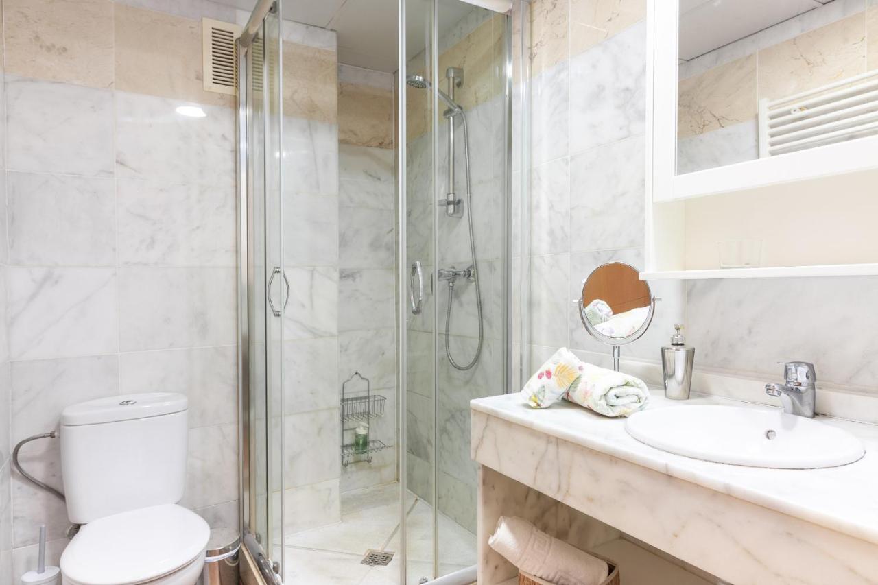 Sea & Wave Adela Boutique Apartment Малага Екстер'єр фото